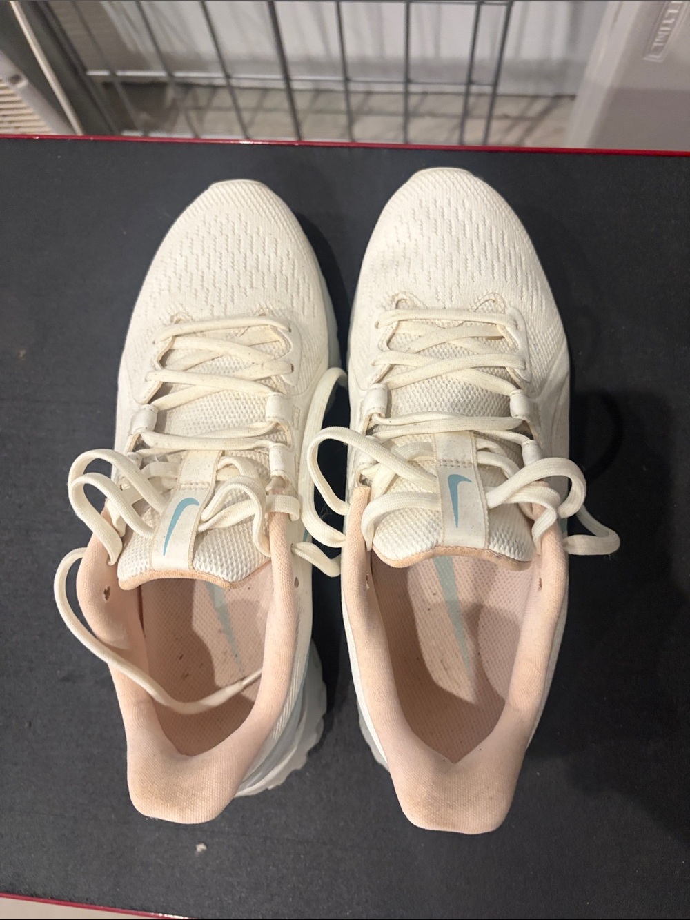 Women's Lightweight Golf shoes in Cream and Blush